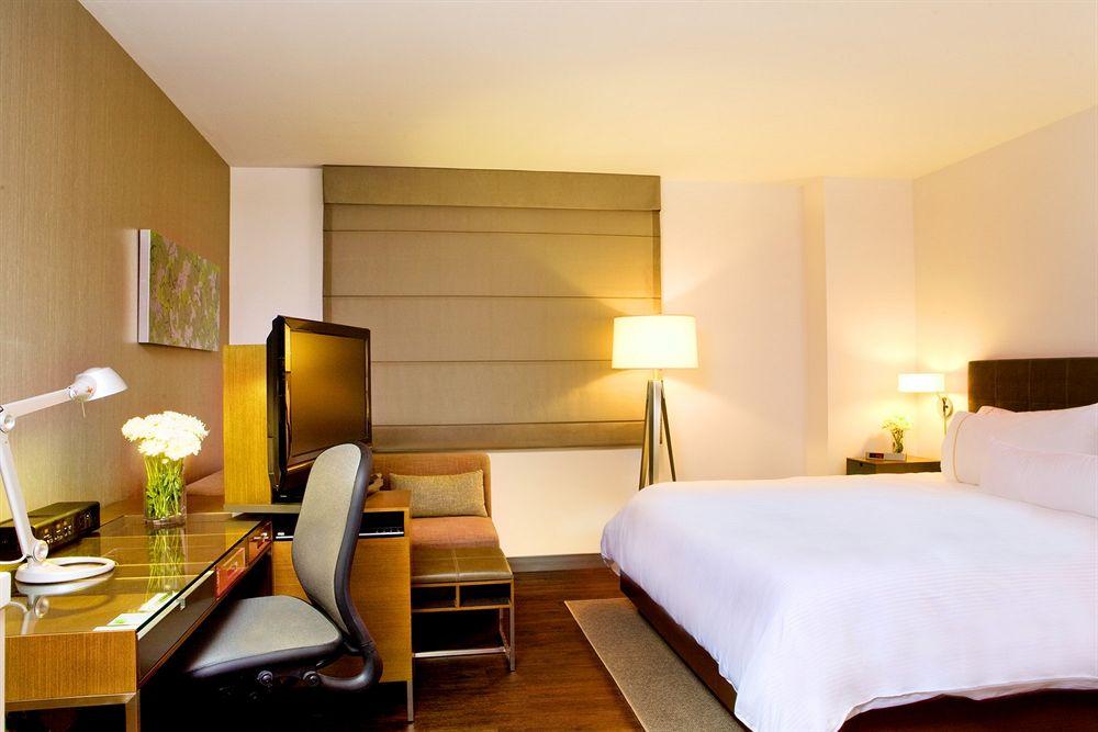 Element Times Square West Hotel New York Bagian luar foto